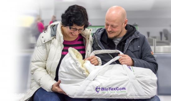 Proceduri FIV cu ovule donate,       FIV + mama surogat