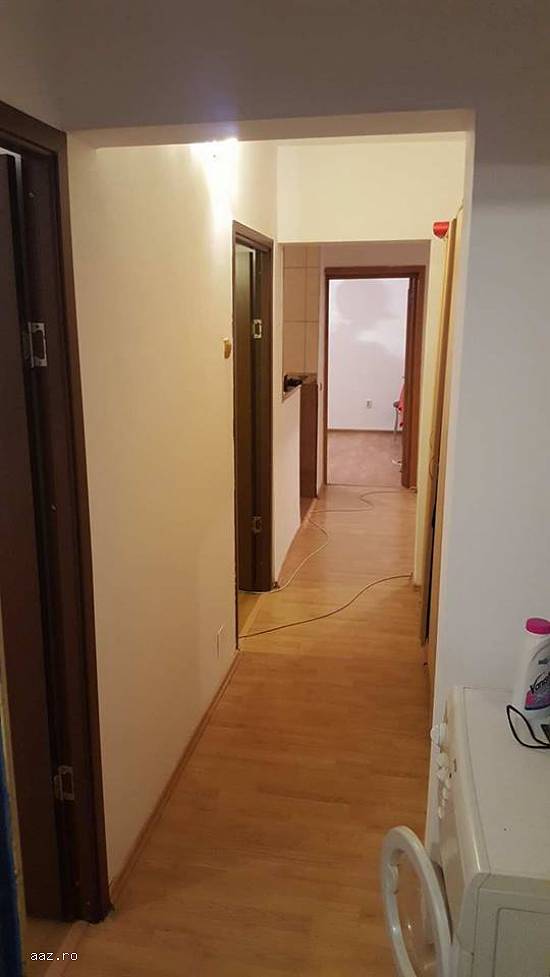 Vand apartament cu 4 camere ,   confort 1,   stradal