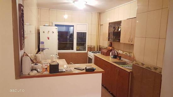 Vand apartament cu 4 camere ,   confort 1,   stradal