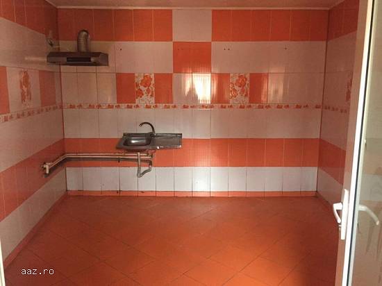 Vând casa la glina