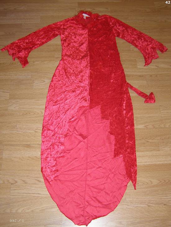 costum carnaval serbare rochie medievala regina pentru adulti marime M
