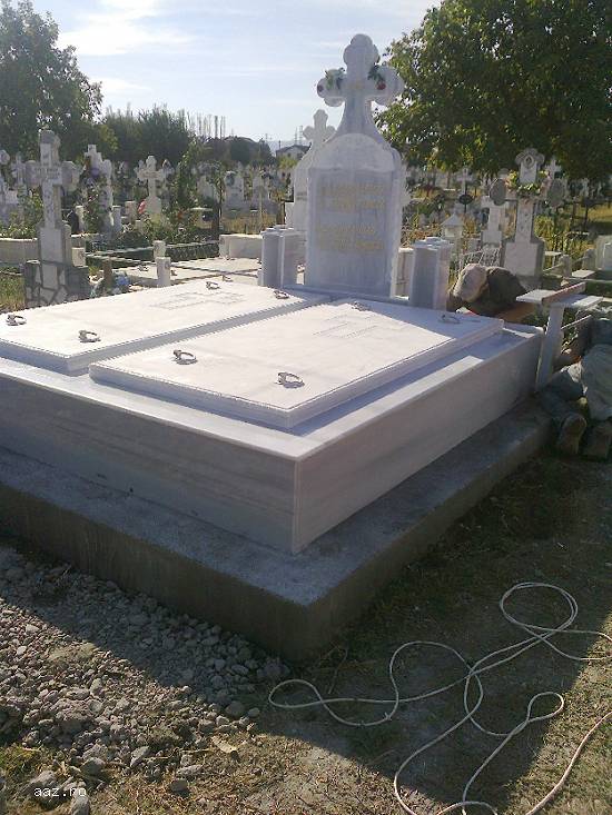 Cruci,   cavouri,   borduri