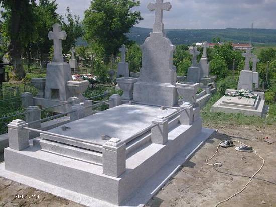 Cruci,   cavouri,   borduri