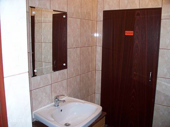 Inchiriez 2 cabinete stomatologice decomandate concepute conform standard european ,   fara utilitat