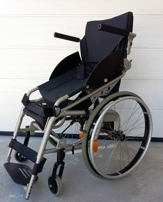 Carucior handicap care te ridica in picioare - Levo LCE