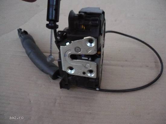 Incuietoare usa stanga Renault Megane 3 Coupe (2009-2015) . Cod Renault : 805030003R .