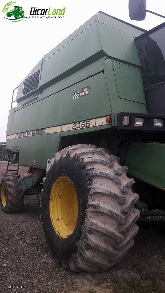 Combina marca John Deere model 2066