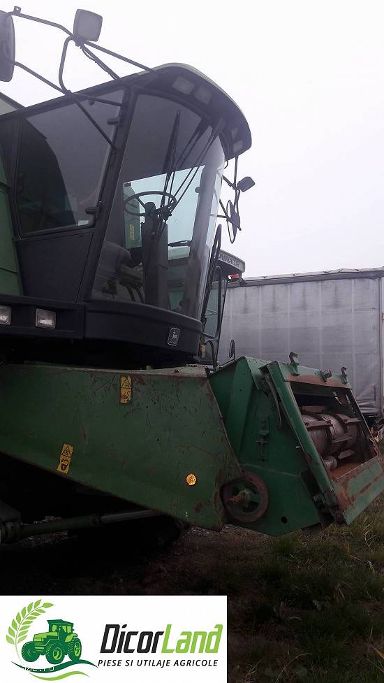 Combina marca John Deere model 2066