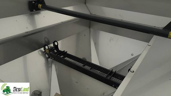 Masina de imprastiat ingrasaminte marca Gaspardo model ZENO 32 Inox