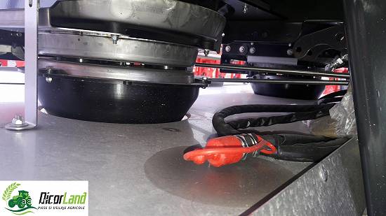 Masina de imprastiat ingrasaminte marca Gaspardo model ZENO 32 Inox
