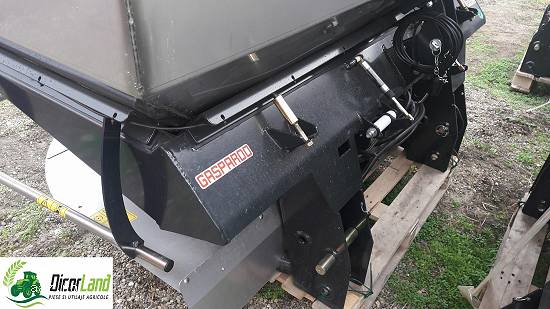 Masina de imprastiat ingrasaminte marca Gaspardo model ZENO 32 Inox