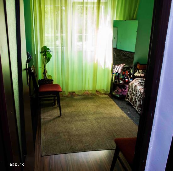 Vand Apartament 2 camere petrila