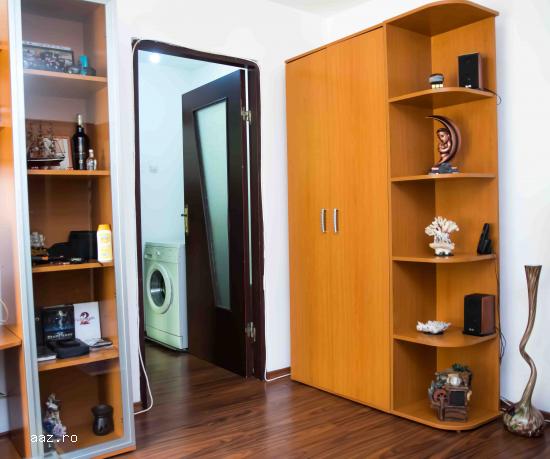 Vand Apartament 2 camere petrila