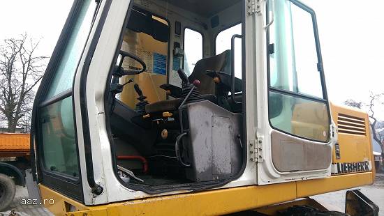 Excavator pe pneuri Liebherr A902