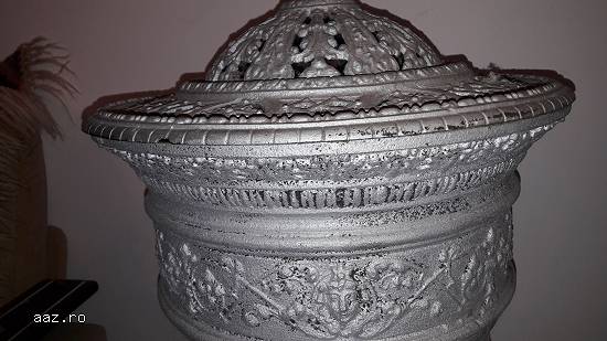 Vand soba de fonta,   functionala,   veche de 100 de ani.