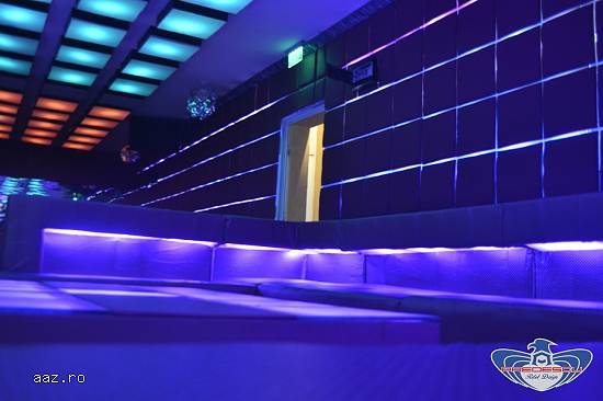 Decoratiuni Club Perne Tapitate Cu Led RGB PREDESCU REBEL DESIGN