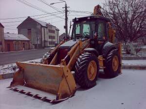 De inchiriat Buldoexcavator CASE 695 SR Arad Timisoara