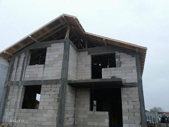 Construim case la rosu sau la cheie