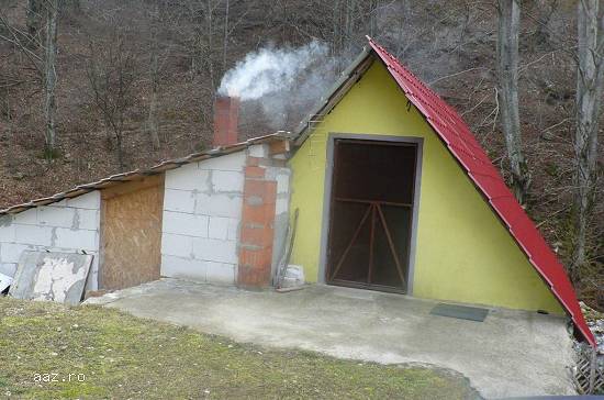 Teren de vanzare cu o mica cabana in zona de munte