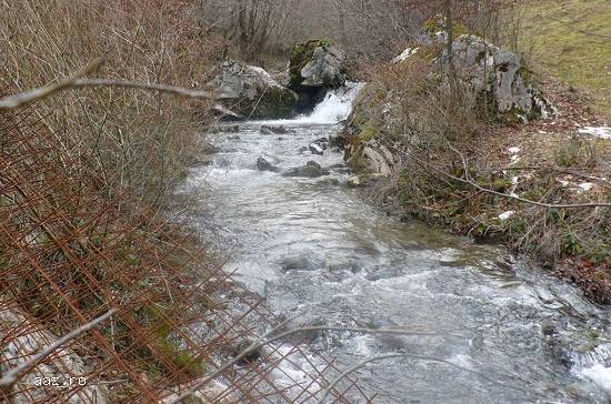 Teren de vanzare cu o mica cabana in zona de munte