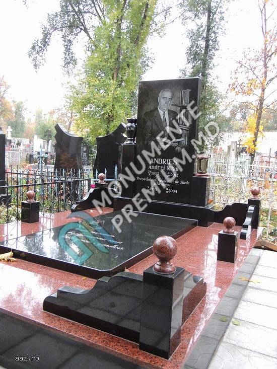 Monumente granit