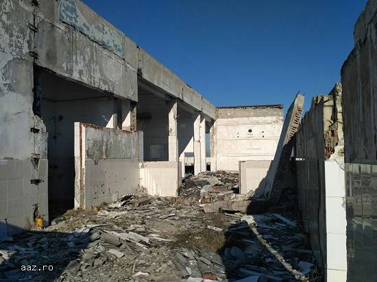 Vand spatiu industrial,   Ghimpati
