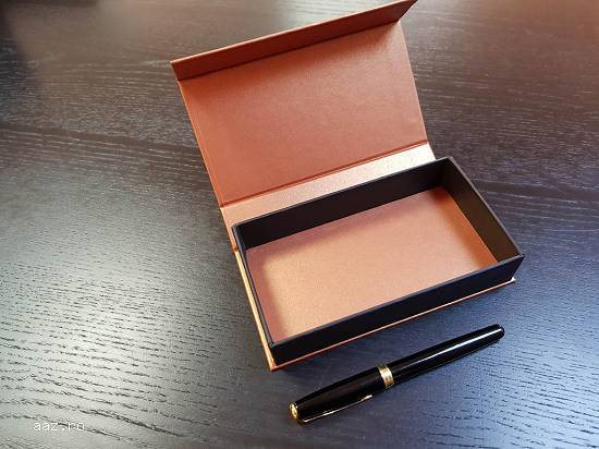 Cutia de lux cu magnet pentru papioane
