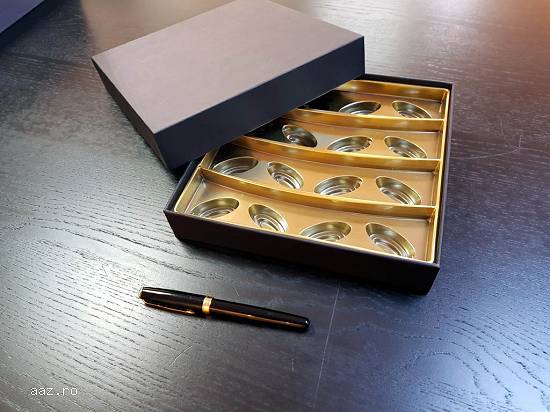 Cutia rigida cu capac pentru praline