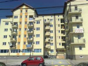 vand apartament 3 camere, bloc nou