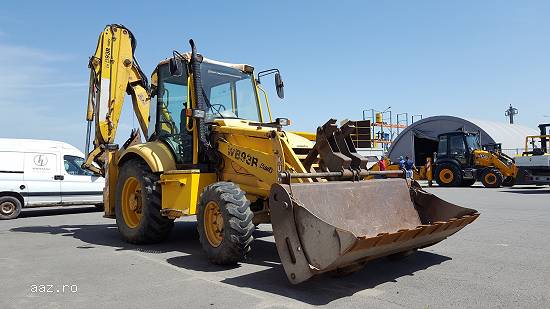 Buldoexcavator Komatsu WB93R-2