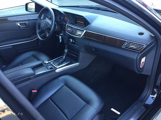 MERCEDES BENZ E200