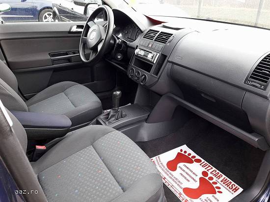 VOLKSWAGEN Polo