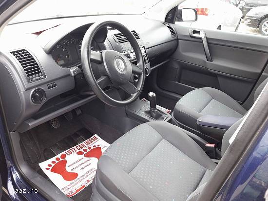VOLKSWAGEN Polo