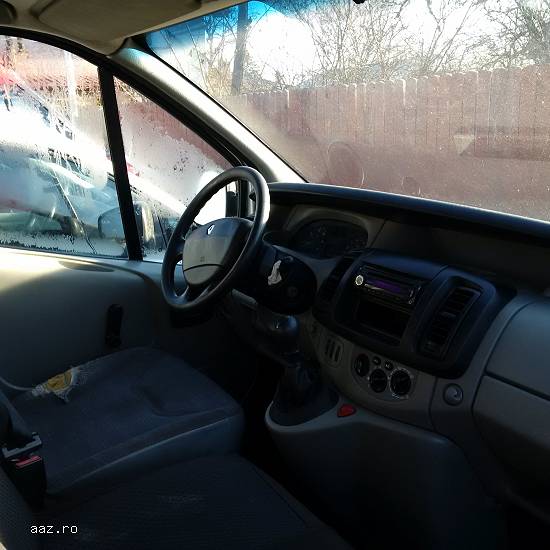 AUTOUTILITARA RENAULT TRAFIC DE VANZARE