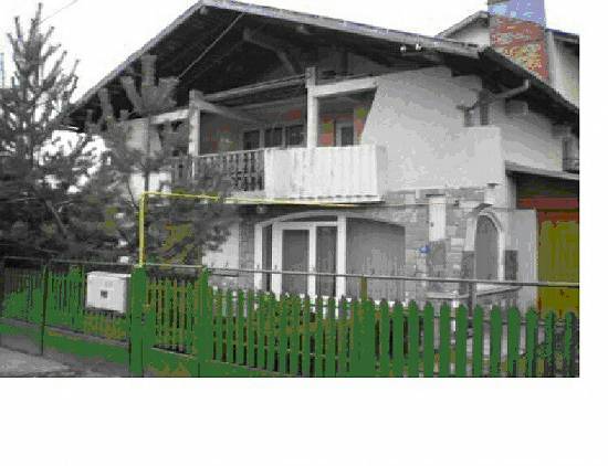 Vând apartament 4 camere in vila Breaza