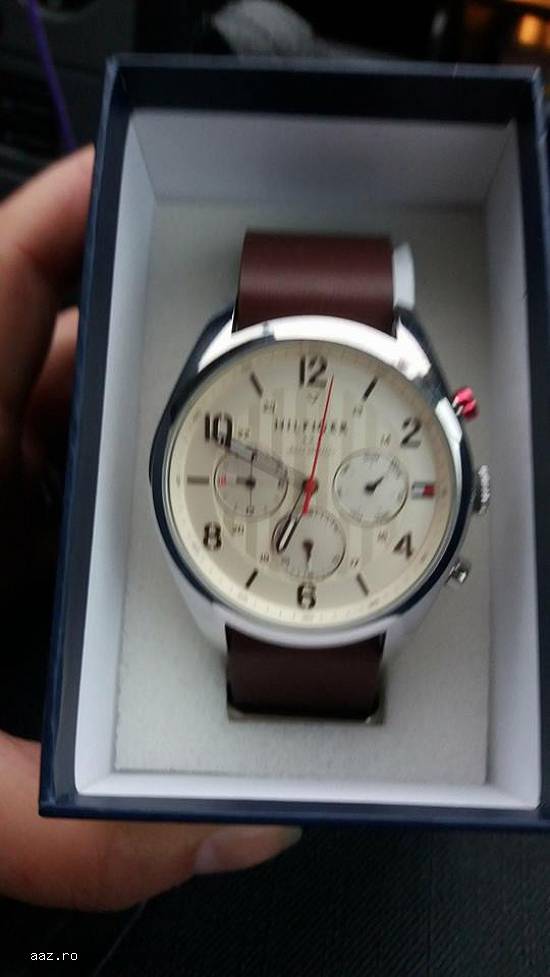 TOMMY HILFIGER