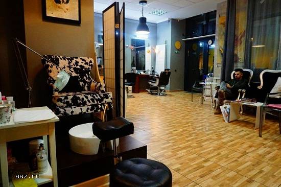 Vand afacere: salon infrumusetare ultracentral - Unirii,   la cheie,   functional
