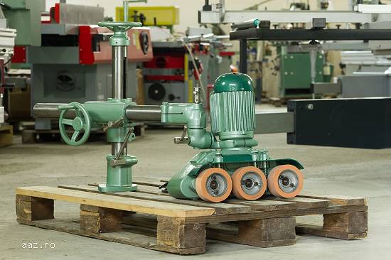 Dispozitiv de avans mecanic cu 3 role OLYMPIA 4M