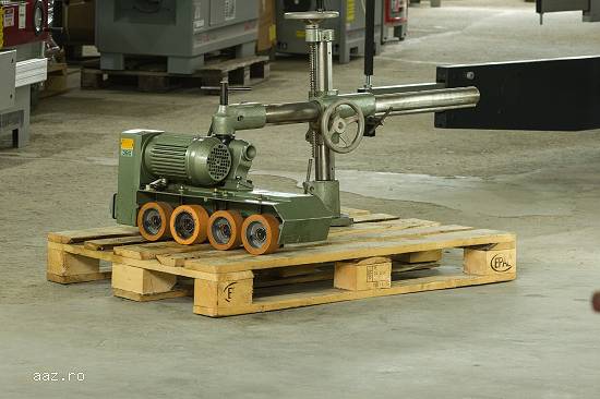 Dispozitiv de avans mecanic cu 4 role UNIVER 904