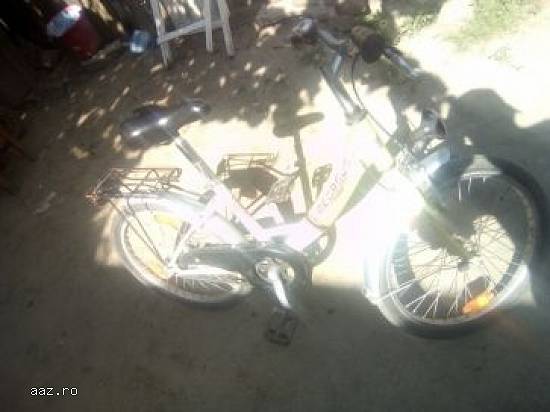 Vând bicicleta  de copii roți de 20