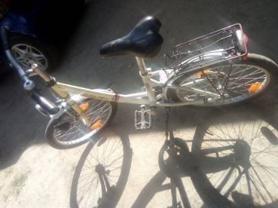 Vând bicicleta  de copii roți de 20