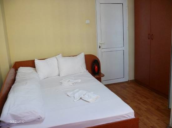 Inchiriem camere pentru muncitori,  