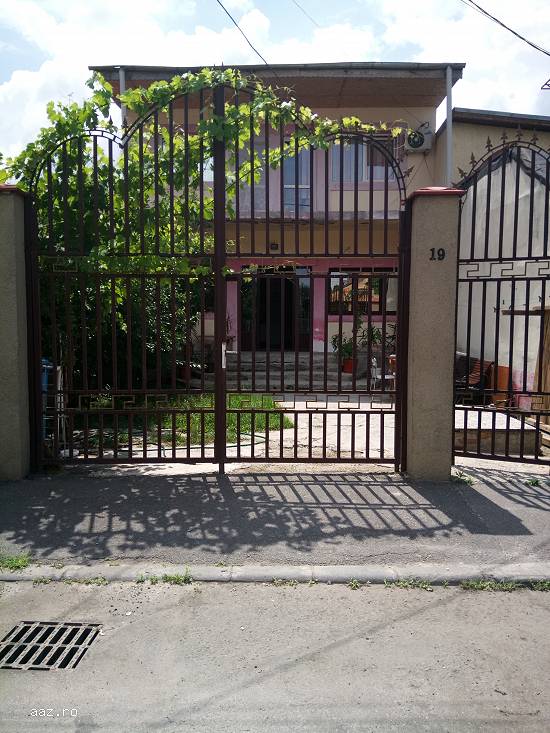 Vând casa URGENT!!