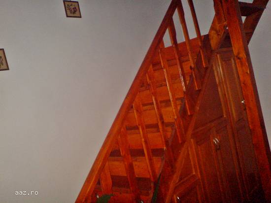 Inchiriez apartament la casa,   situat central in Oradea,   in spatele primariei,   curte foarte lin