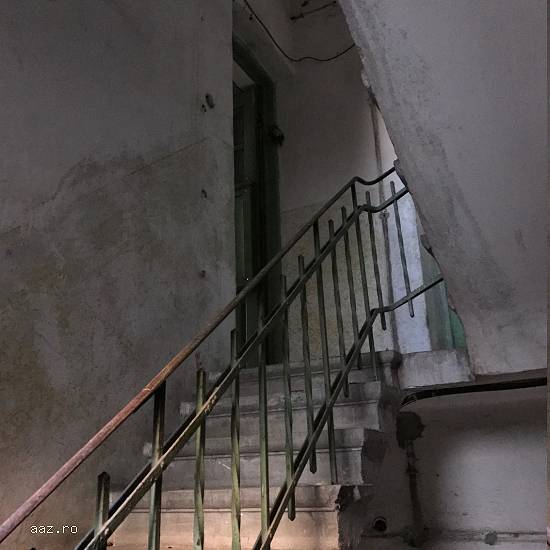 Centru - Cladire renovabila P+2+M