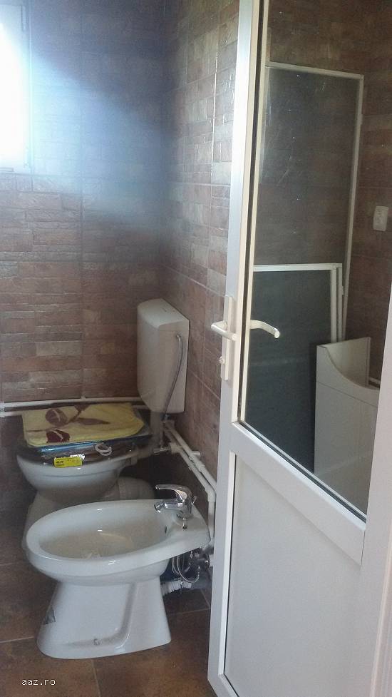 Vand casa sau schimb