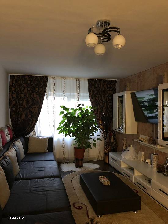 Vând apartament 3 camere
