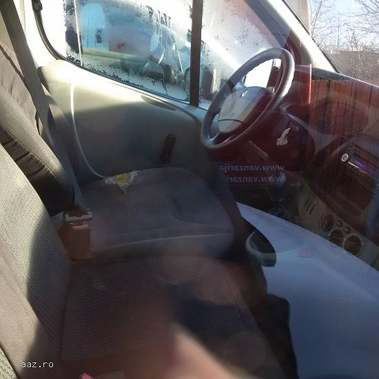 AUTOUTILITARA RENAULT TRAFIC,   prin lichidator