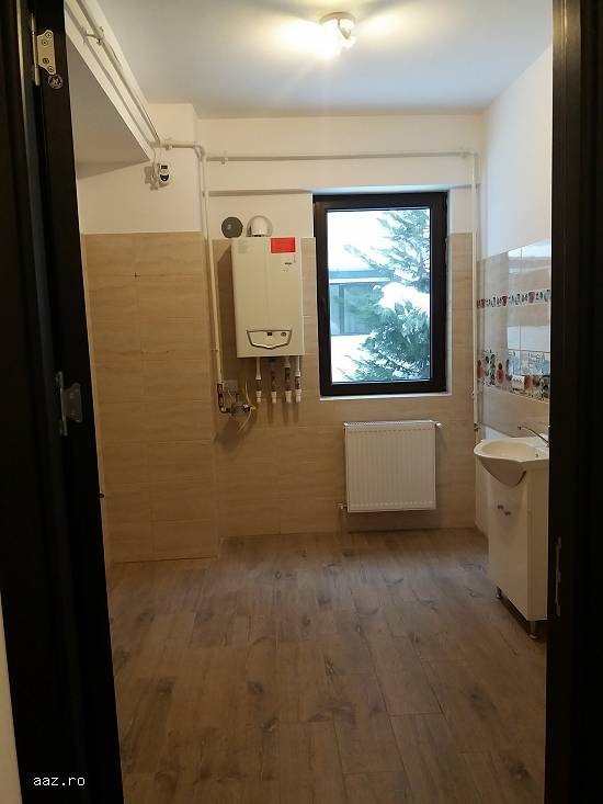 Apartament 2 camere,    pretabil spatiu comercial. MILITARI