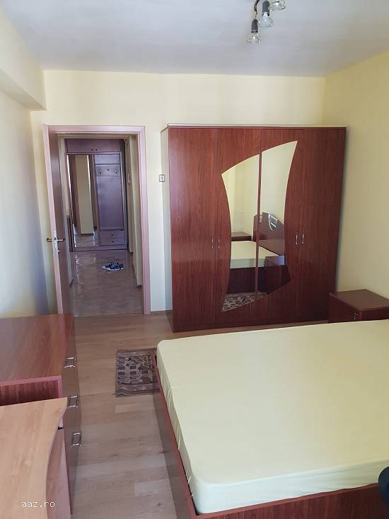 2 Decomandate Universitate,   350 euro...